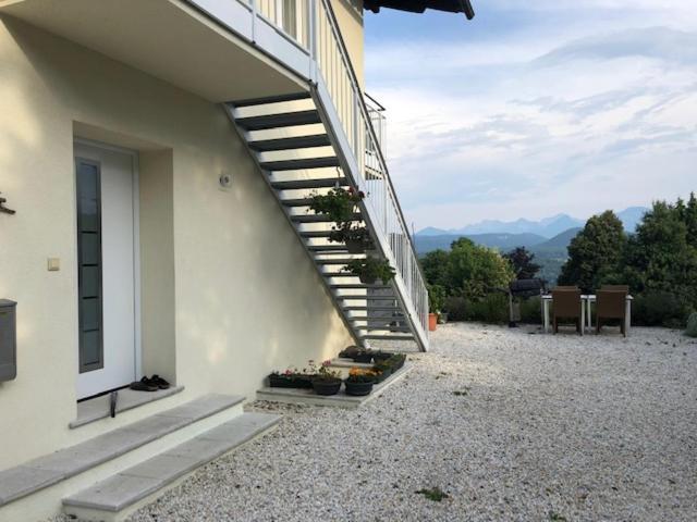 Velden View Ferienwohnung Mit Grosser Sonnenterrasse Und See- Und Karawankenblick Velden am Woerthersee Ngoại thất bức ảnh